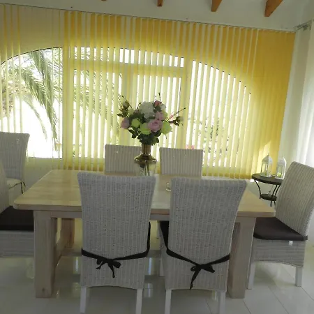 Fig Tree 8 Personas Villa