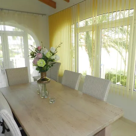 Fig Tree 8 Personas Villa